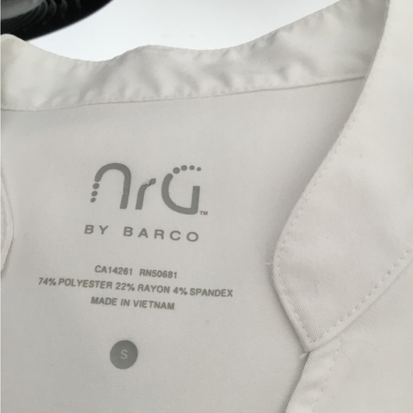 NRG By Barco White Scrub Top Size Small $ 25 - Picture 9 of 9